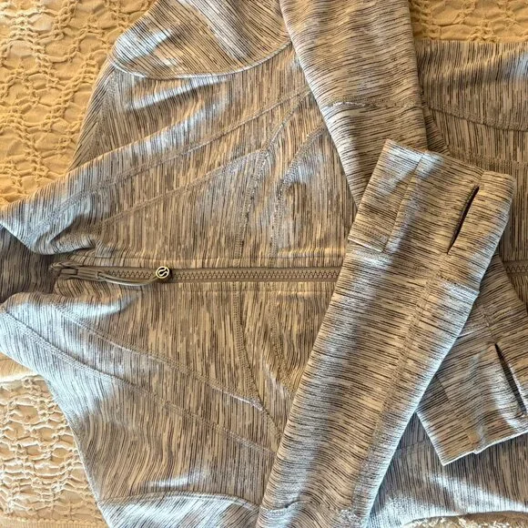 Lululemon Define Jacket - Picture 3 of 4